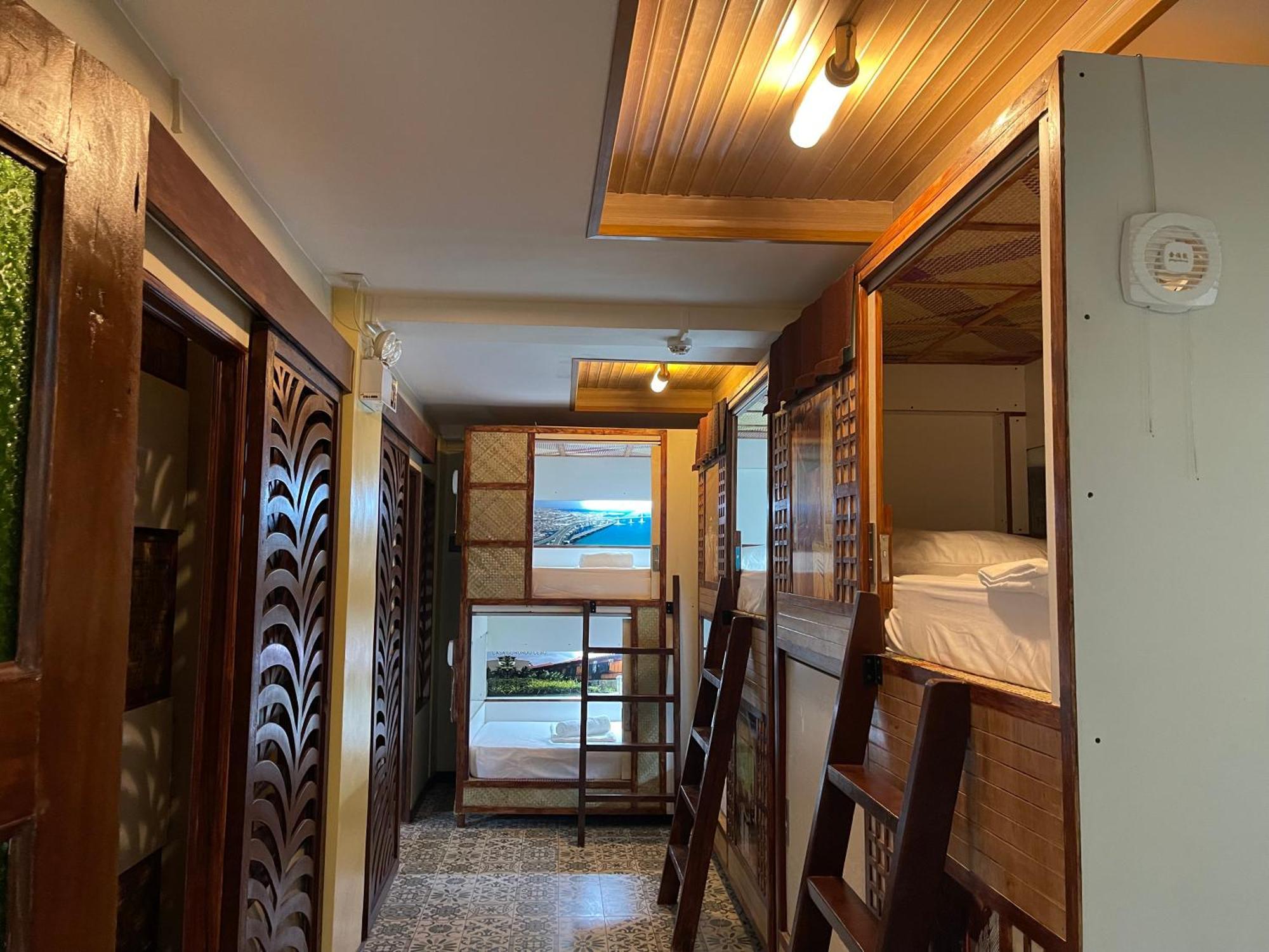 Balai Balai Capsule Hotel 宿务 外观 照片